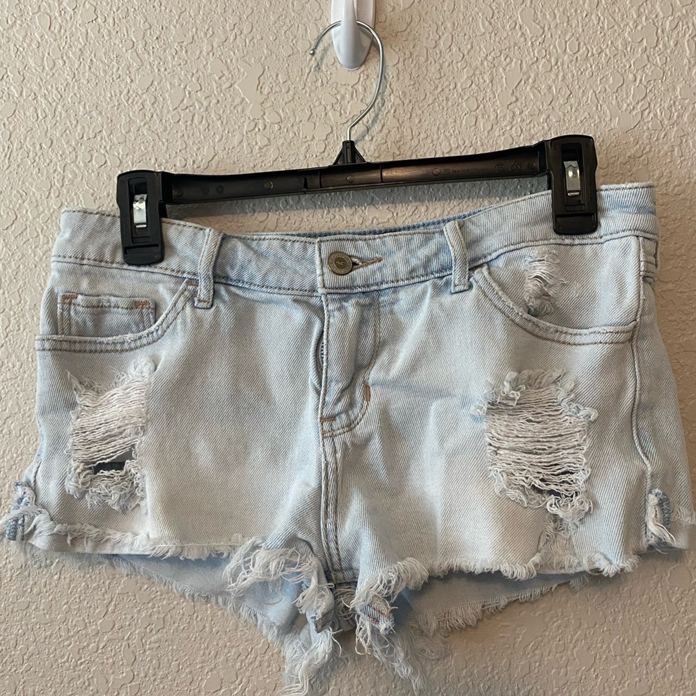 Hollister, light wash, slight distress, 27
